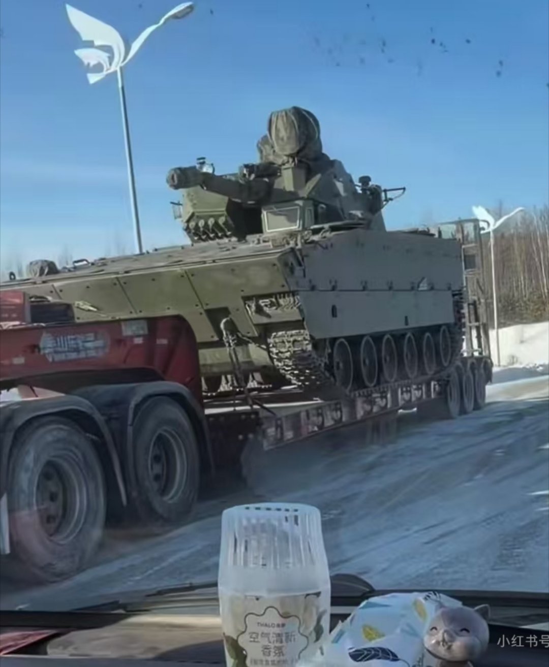 又一种新步战，炮塔像是在03伞兵战车的炮塔上升级的。 