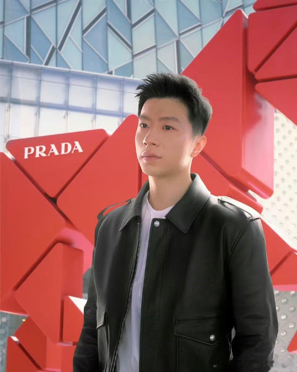 杨幂马龙陈昊宇最新prada大片杨幂马龙陈昊宇prada新年大片杨幂马龙陈昊宇最