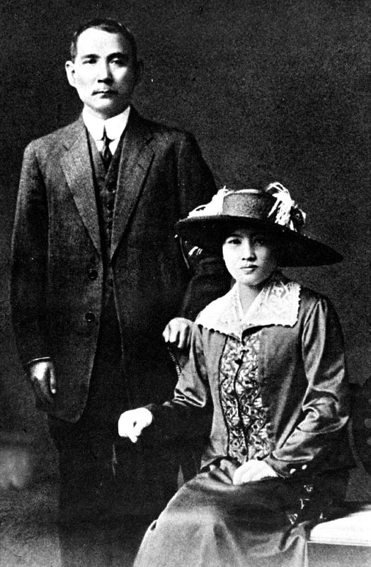 孙中山《遗嘱》的全文是：

“余致力国民革命凡四十年，其目的在求中国之自由平等。