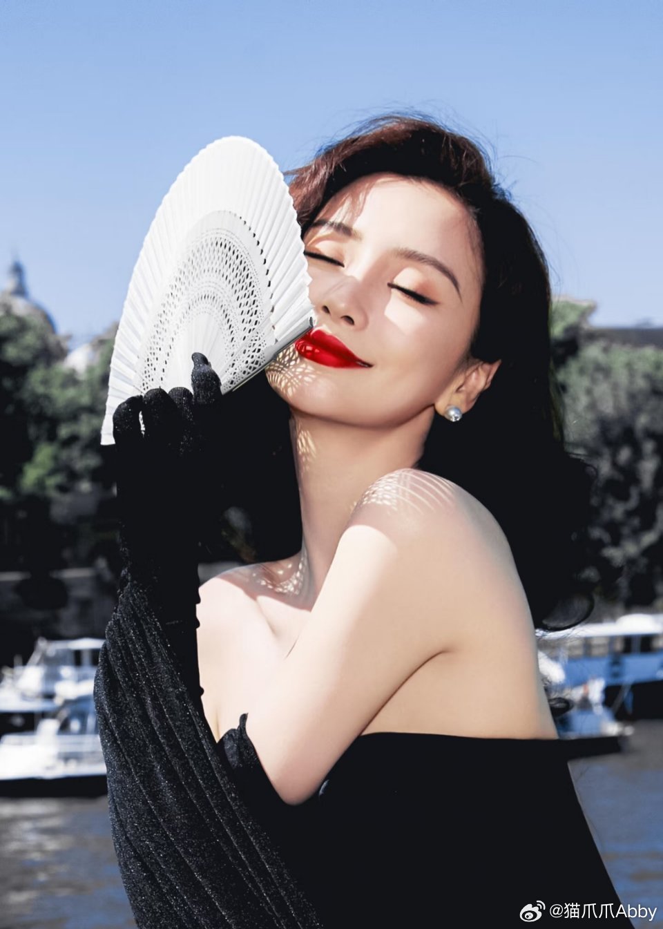 方圆撞脸angelababy像不了一点 谢谢