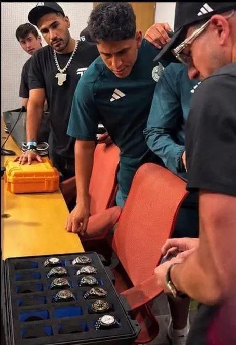 墨西哥队退还价值百万美元劳力士表大v观赛团 墨西哥击败厄瓜多尔后，美国网红下注赢