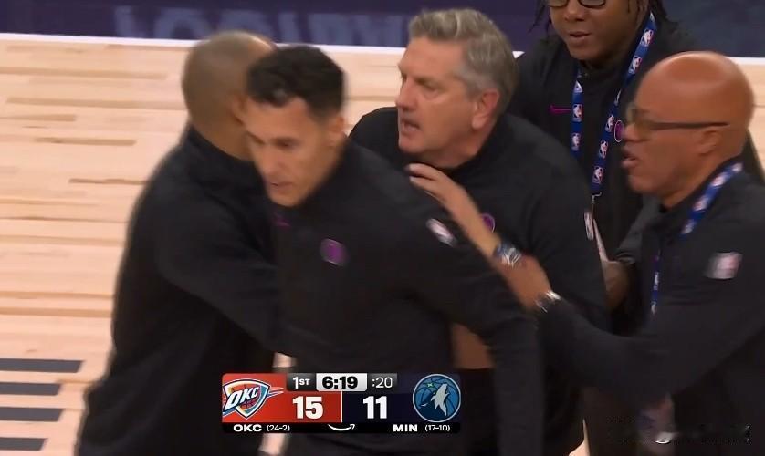 森林狼队主教练芬奇不满裁判判罚，第一节半节打卡下班，森林狼队主场迎战雷霆队

今