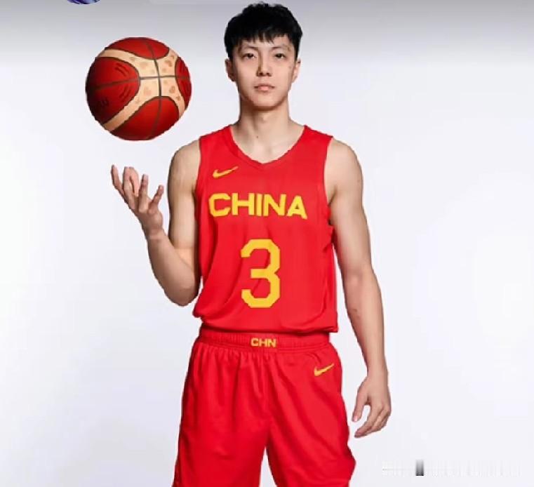 但当大家以为他与男篮前辈相比，很难成为一个国字号篮球队当中的领军人物时，他又能常