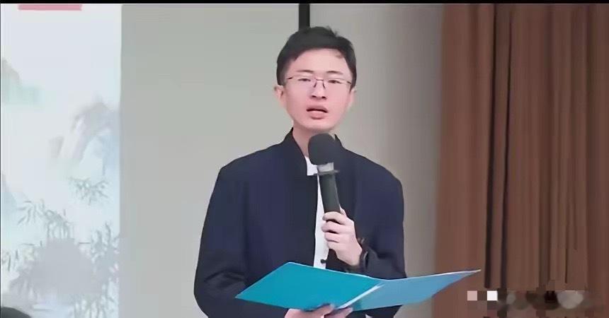 5月3日，台北市议员侯汉庭在他的新书发布会上喊话台军:台湾的军人们，如果我们还承