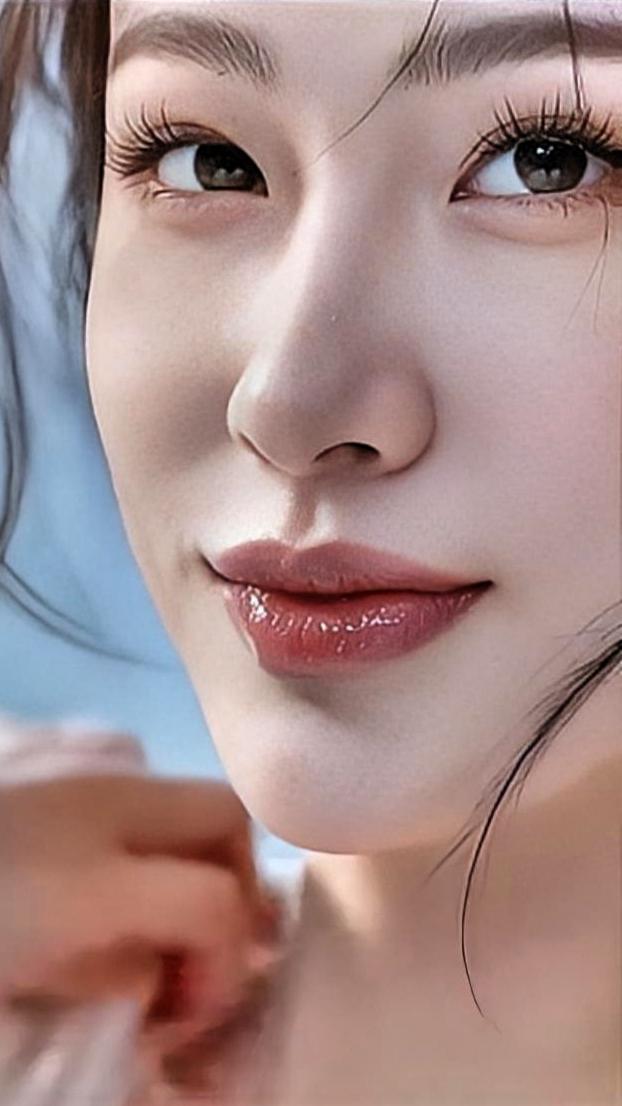 甜蜜的微笑，温柔可爱，笑盈盈。