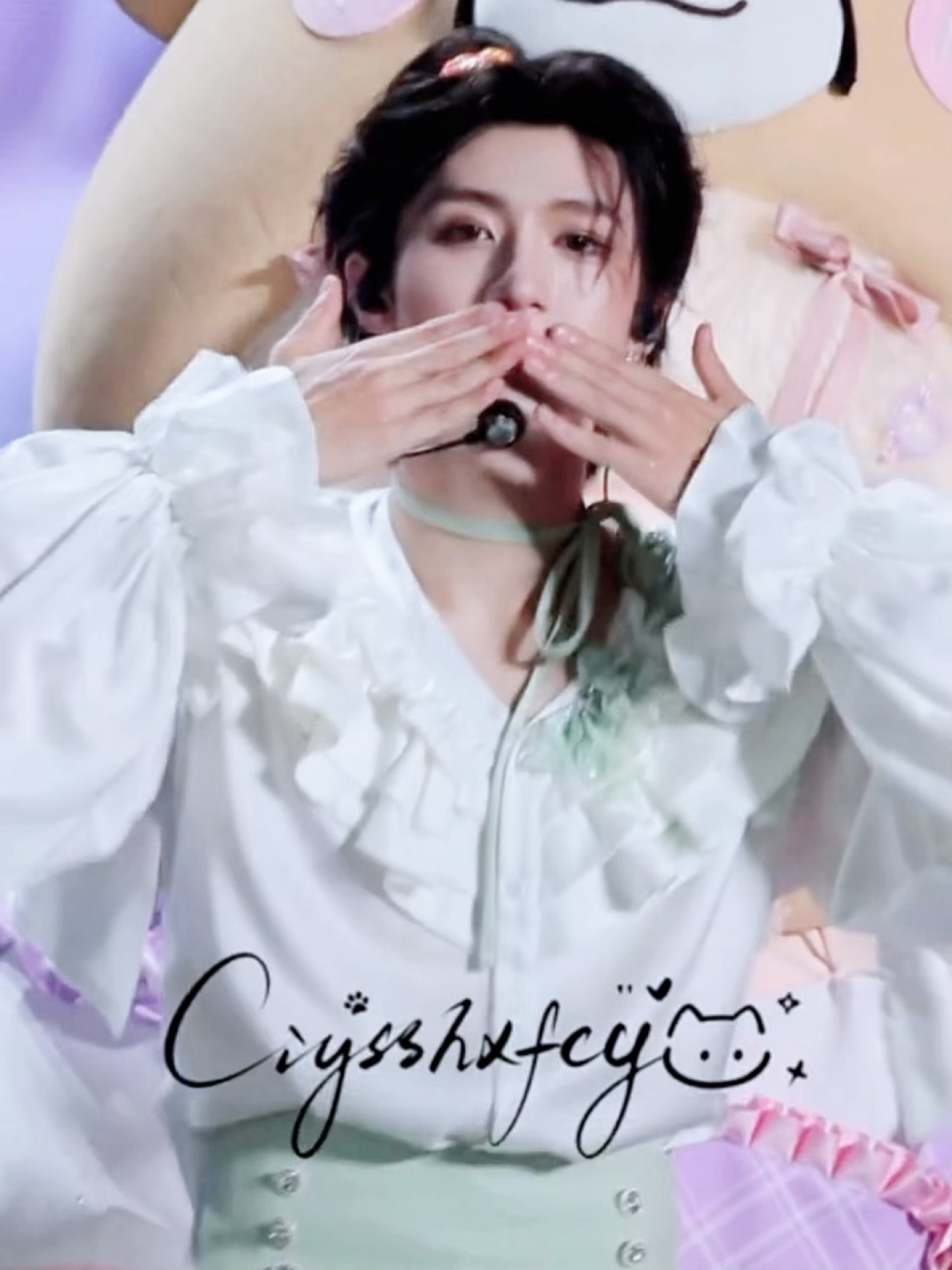 好温柔啊妈咪姐姐꒰՞ɞ̴̶̷̥⩊ɞ̴̶̷̥꒱֯   又是飞吻亲亲又是捧脸托腮的 