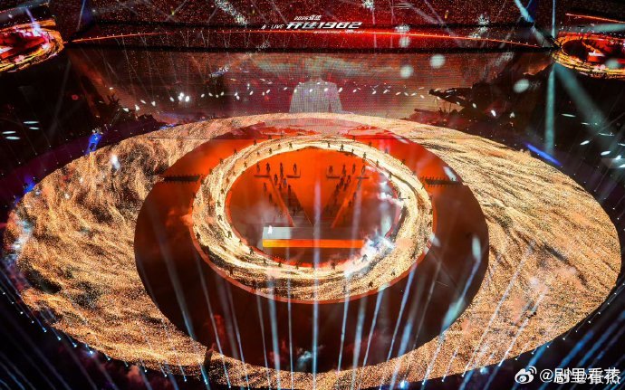 一个字概括张杰鸟巢演唱会张杰鸟巢舞台“神”级现场！科技与艺术完美融合，每一处设计
