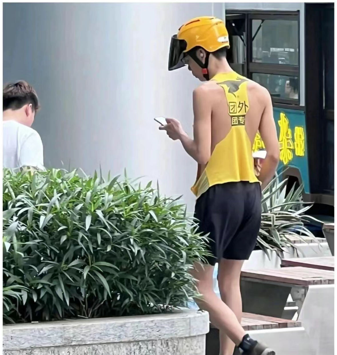 顾客：你走的哪条路线，这么慢！骑手：走的性感路线🫰🏻嘻嘻 ​​​
