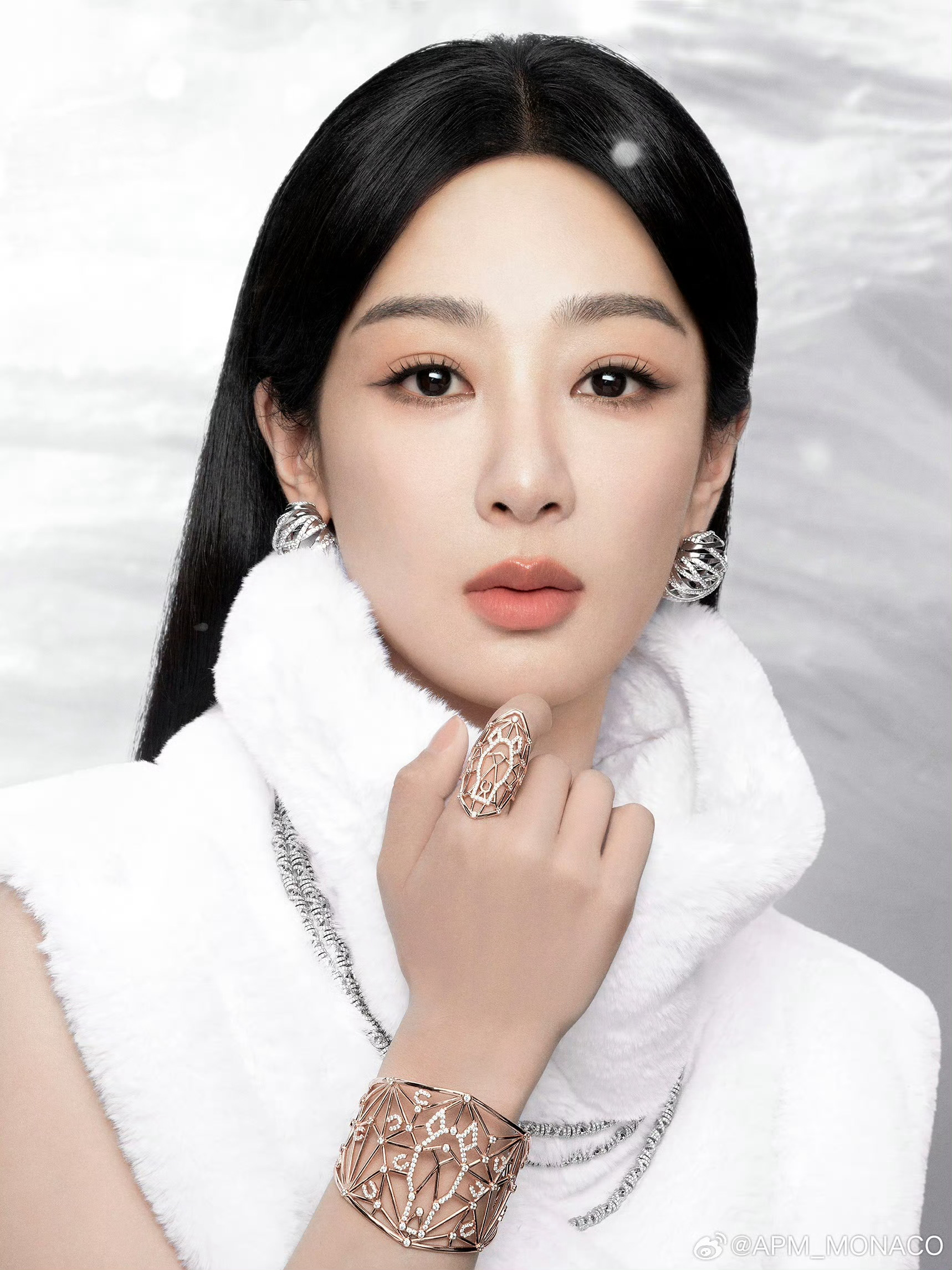 网友tg，国际上最有知名度的四位女演员——巩俐，汤唯，刘亦菲，杨紫。