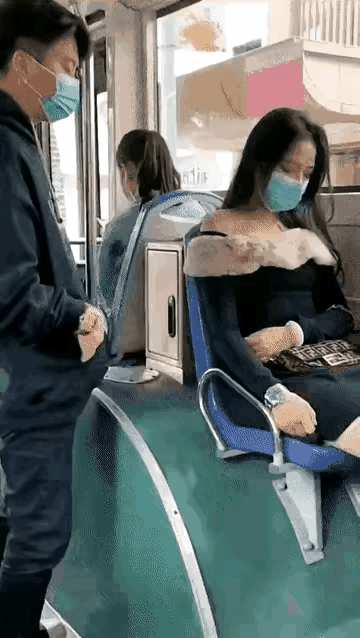 我滴妈呀，
简直不要太辣眼睛，
结局真是大反转，
简直想用脚趾扣个地洞逃走！
[