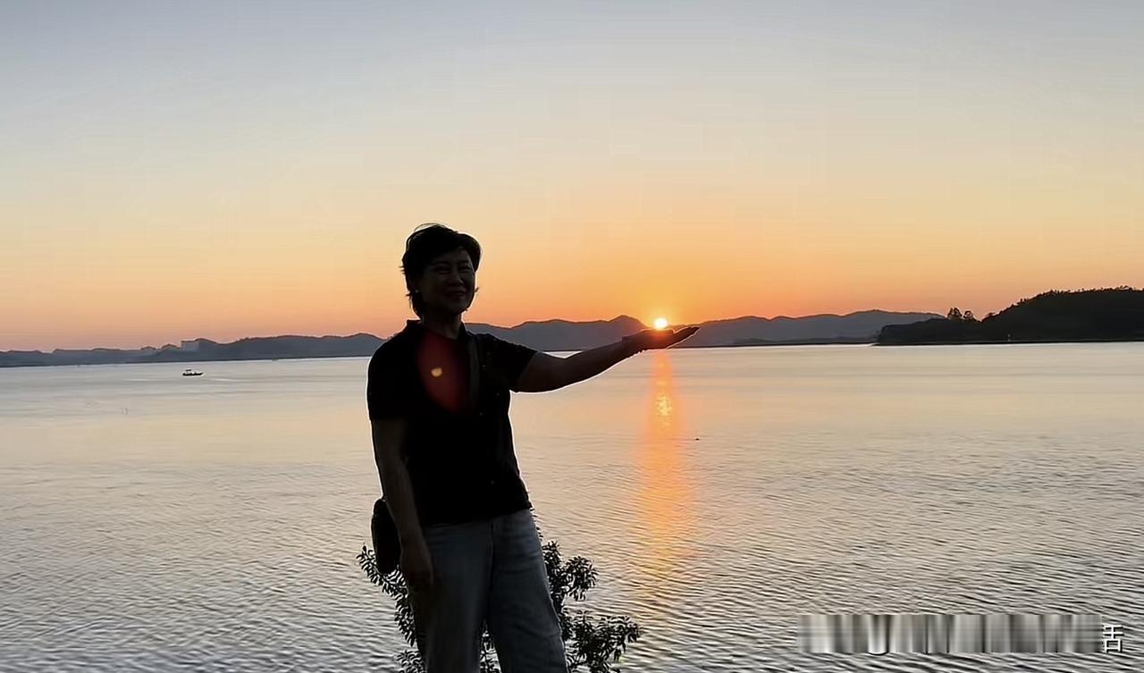 今年我来防城港旅居过冬了，今天的气温是16度到26度，一点冬天的感觉也没有，这个