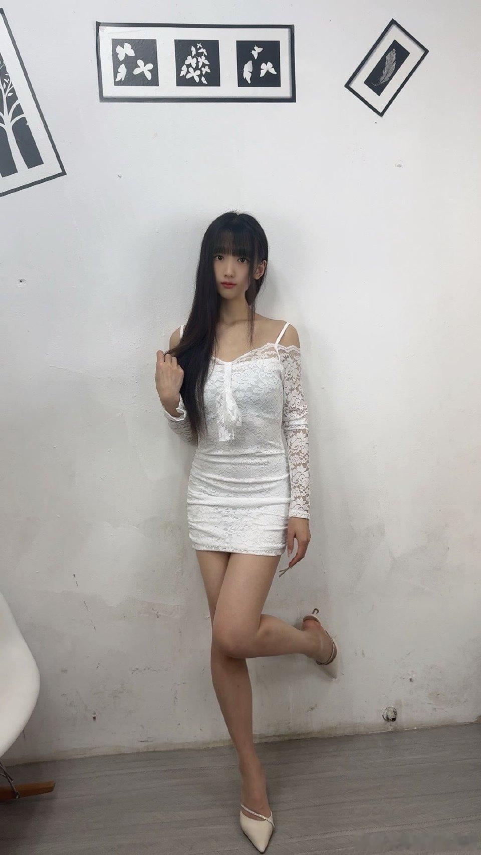 肉色丝袜高跟鞋，性感美丽又知性～ [求饶]  