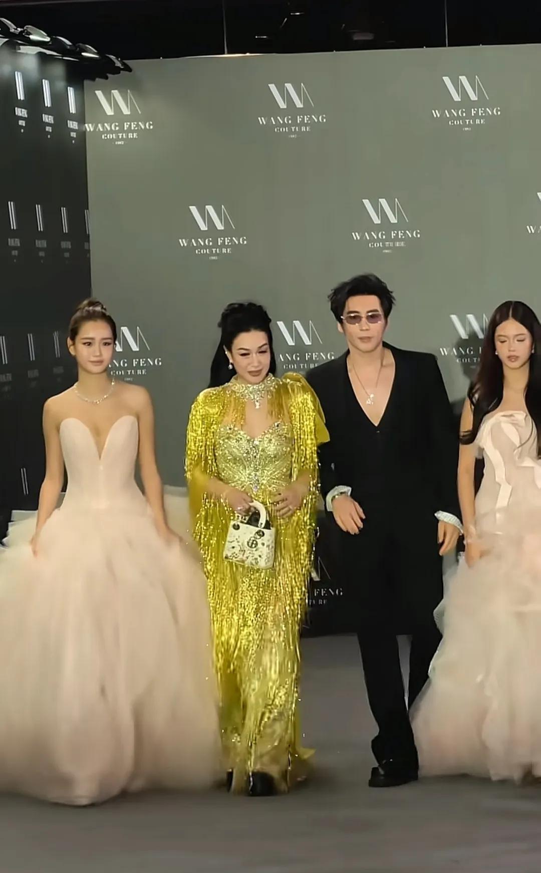 这两个女儿太漂亮了！

小女儿考拉从小美到大

二女儿也是越来越有辨识度

只可