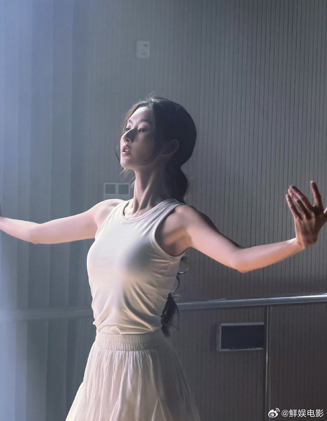 王玉雯动作指导李川老师 王玉雯这组照片好白月光~ 