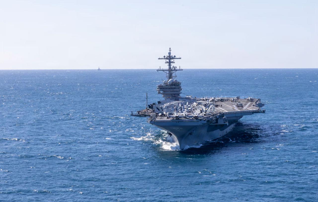 “福特”号准备跑路，“布什”号拔锚启航，什么时候能到中东？
 
过去几个小时，美