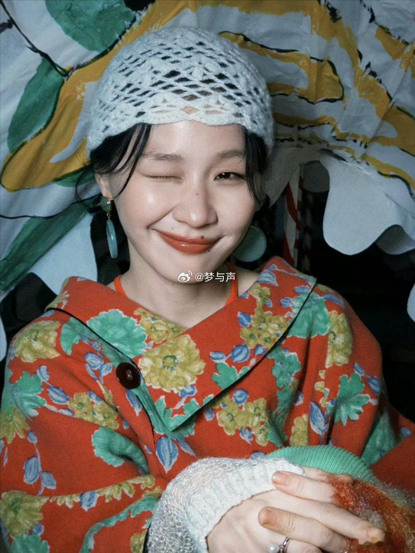 不舒服学渗透到金靖新综艺了原来美妆行业也逃不开不舒服学，互相迁就、彼此磨合，看似