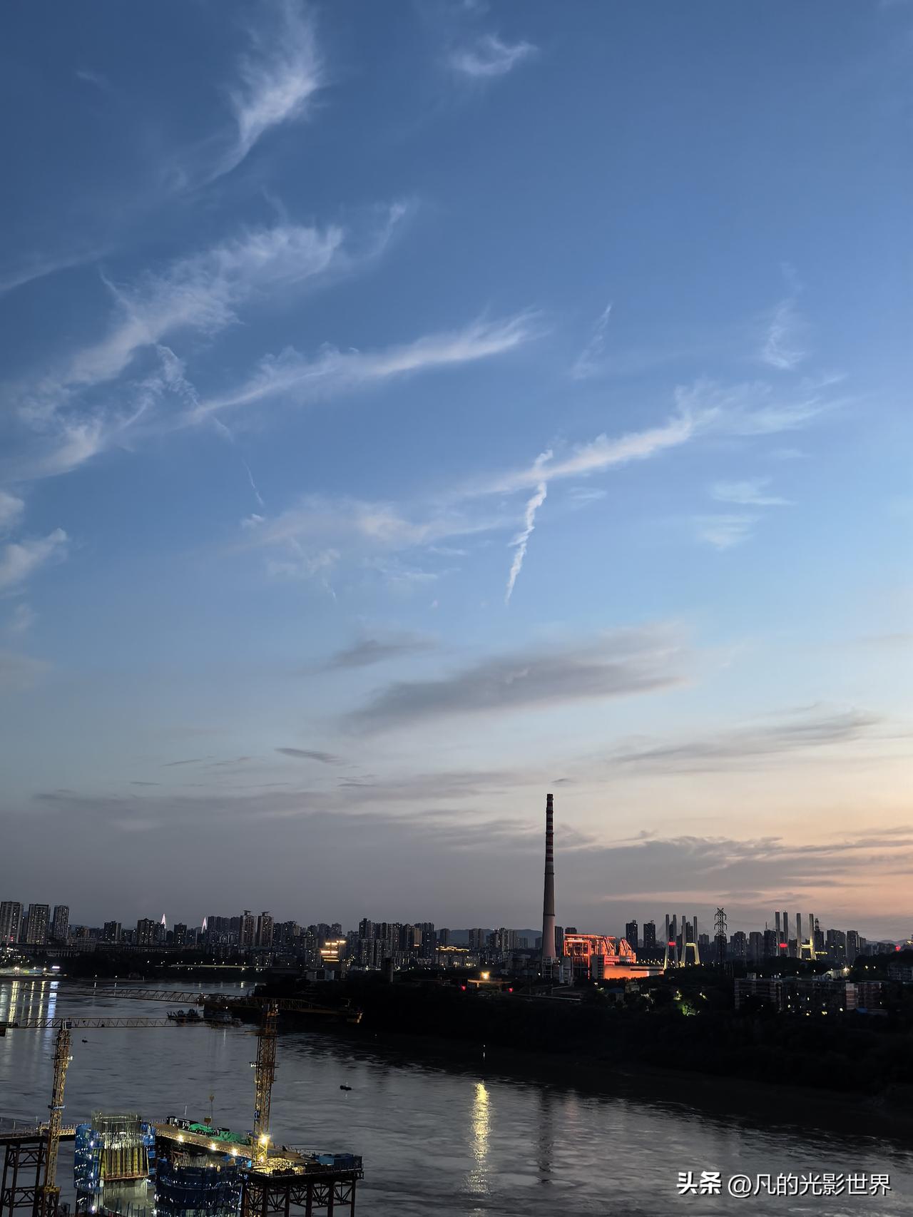 8月7日，今日立秋，难怪看天空云渐渐在淡了，天也渐渐的变高了，是渐渐的有了秋的韵