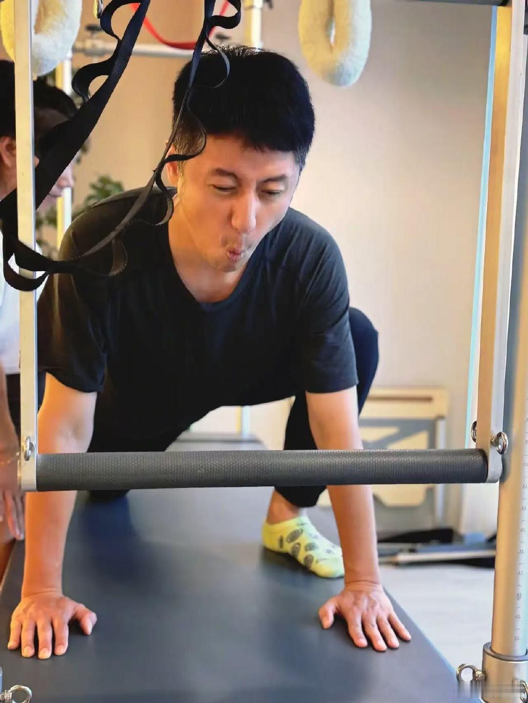 任重晒健身照任重晒健身照，期待哥的健身vlog任重说肌肉在尖叫 ​​​