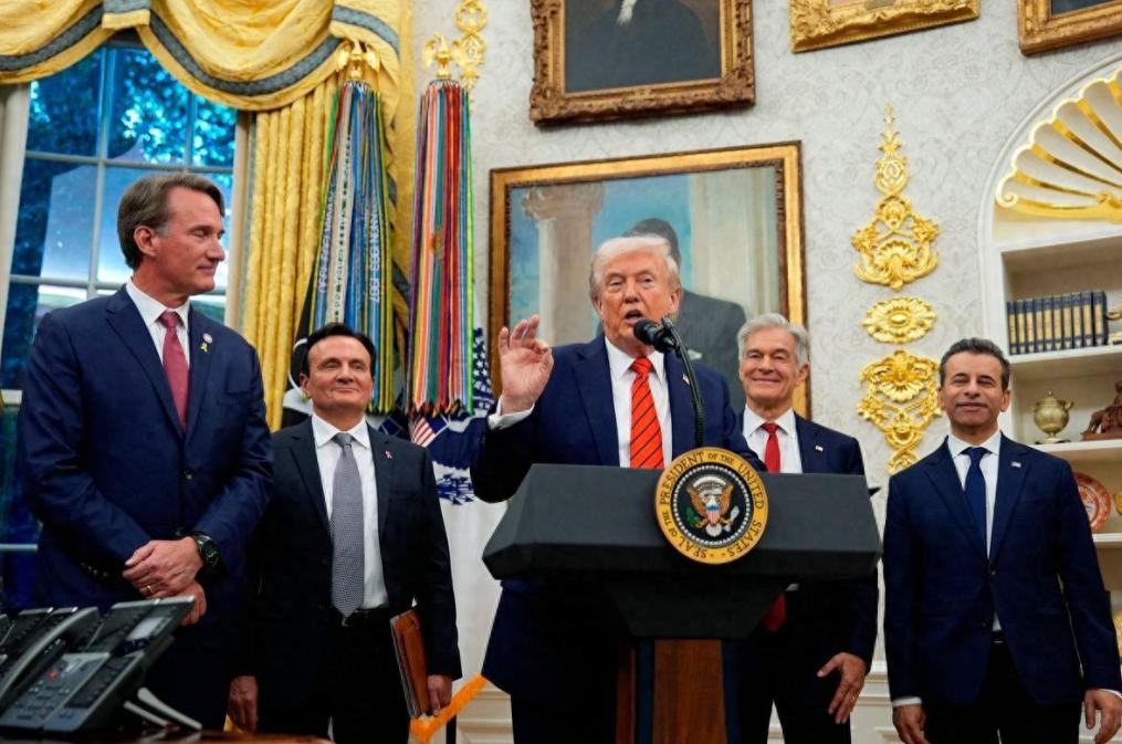 特朗普计划让中国数千架波音客机全部停飞。

这事不是空穴来风，2025年10月1