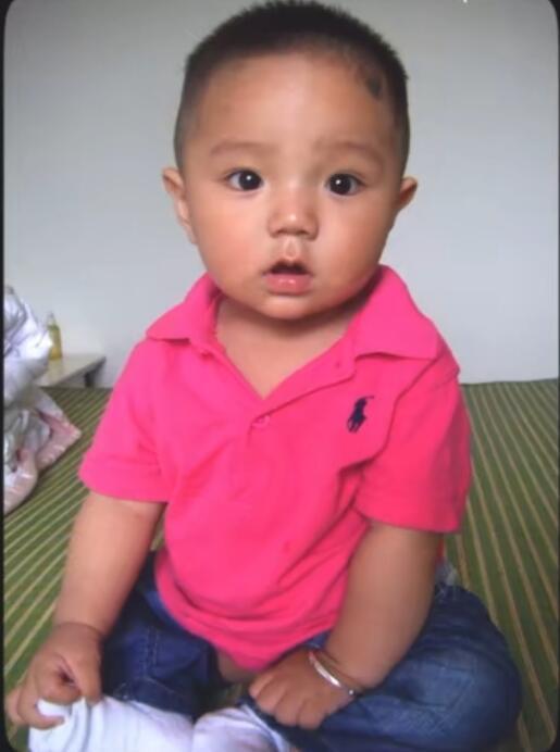 王橹杰开裆裤时期王橹杰幼崽时期 王橹杰开裆裤时期就这样赤裸裸的被公布了，我们孩子