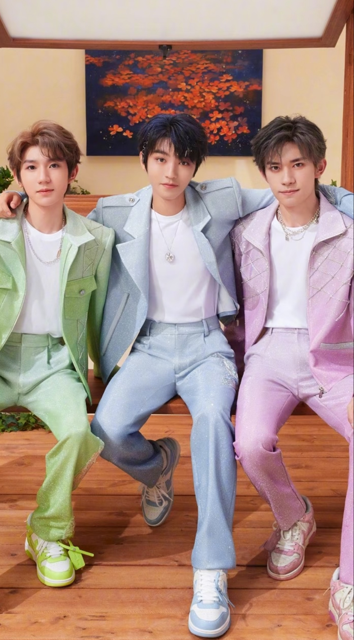 时代峰峻卖TFBOYS十周年联名T恤清库存清到祖师爷这里来了是吧，没钱了就来薅羊