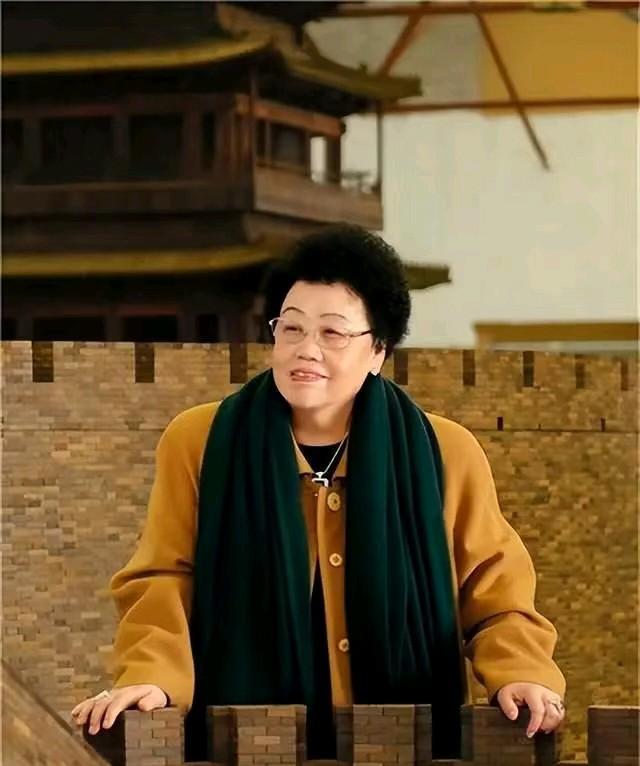 陈丽华和娱乐圈的缘分很深，她的老公是著名演员迟重瑞， 演过《西游记》里的唐三藏。