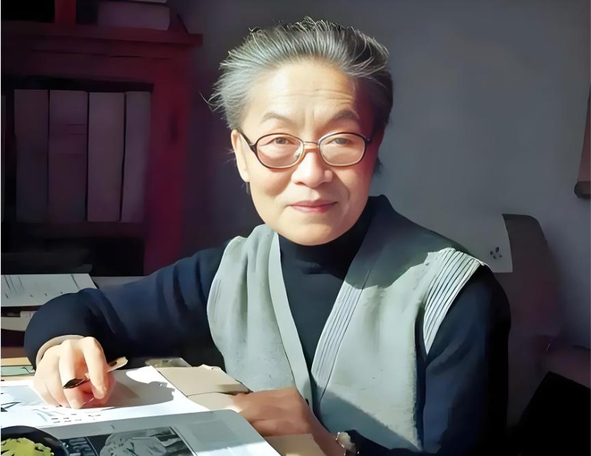 我至少看到有两个人说杨绛的散文比她的小说写得好。
一个是编过《杨绛散文》（人民文