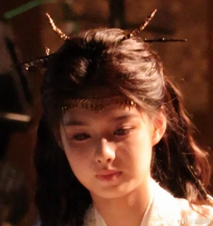 实惠的奇思妙想，演桃树就要给你头上插几根天线cos树杈也不管美不美感了 ​​​