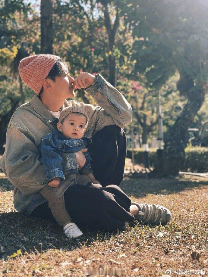 黄翠如萧正楠儿子正面照萧正楠黄翠如儿子正面照 萧哈哈正面照首曝光！趴在爸爸怀里的