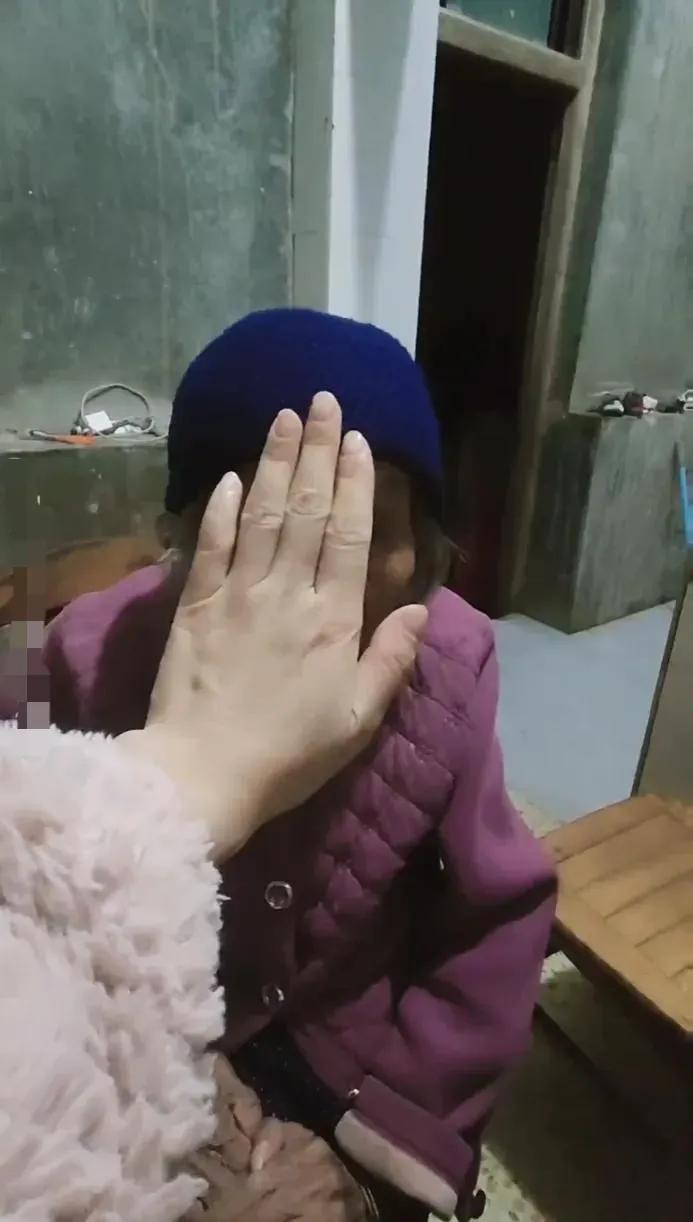 待我再笑会，网上还能有美女了吗？
大千世界无奇不有，无奇不有，真假难辨，这个网络