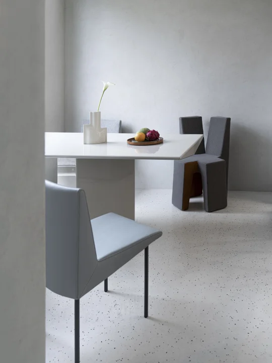 三角餐桌｜把日常安放在三角形里