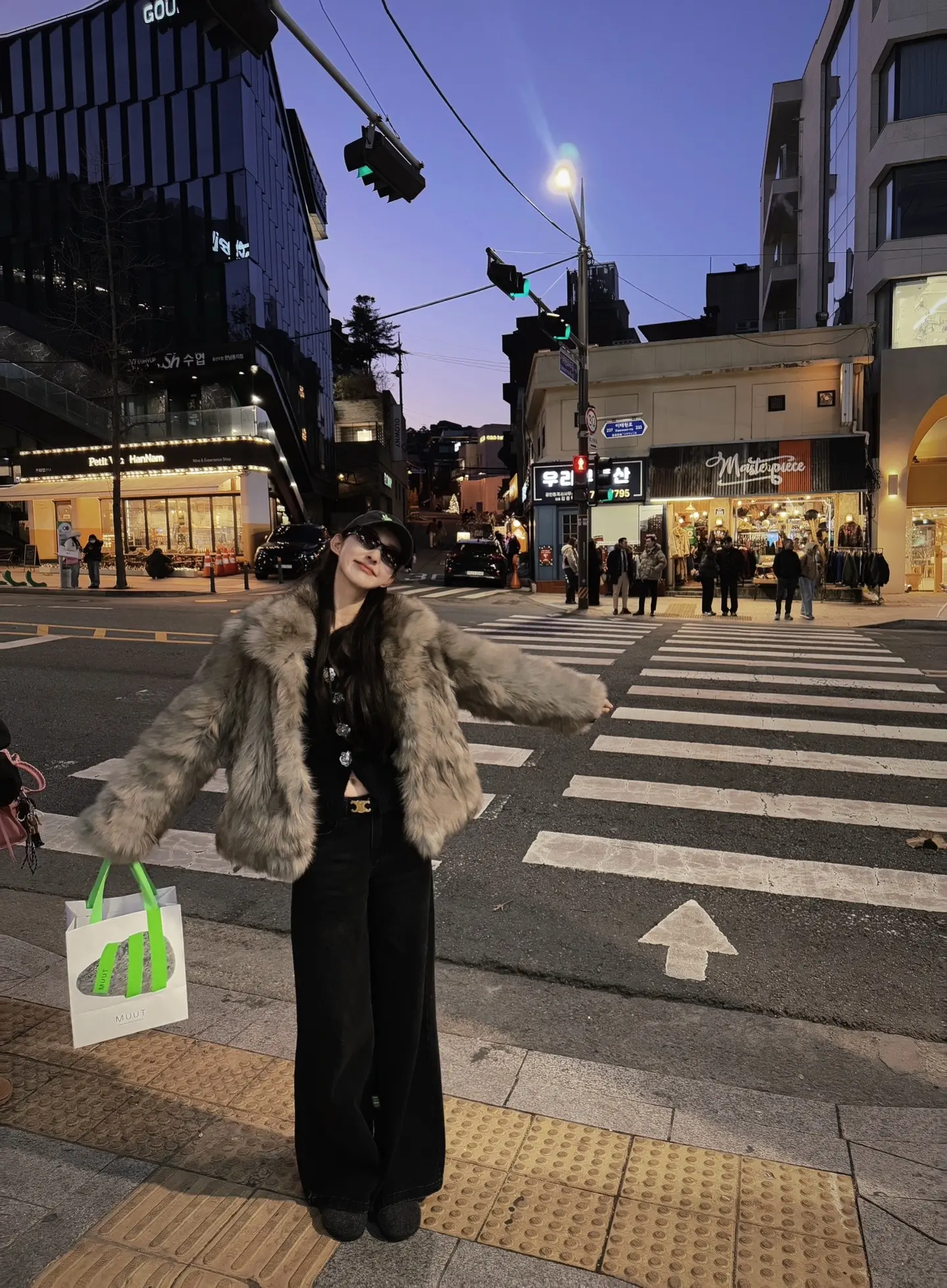 文案发的跟诗一样，日子过的跟屎一样。