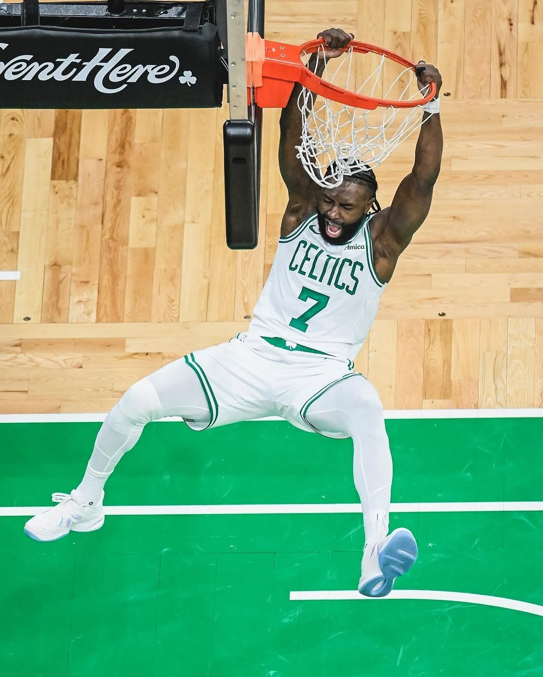 杰伦：“对阵鹈鹕的比赛上场是因为凯尔特人需要一场胜利。过去两场比赛，我都难以确定