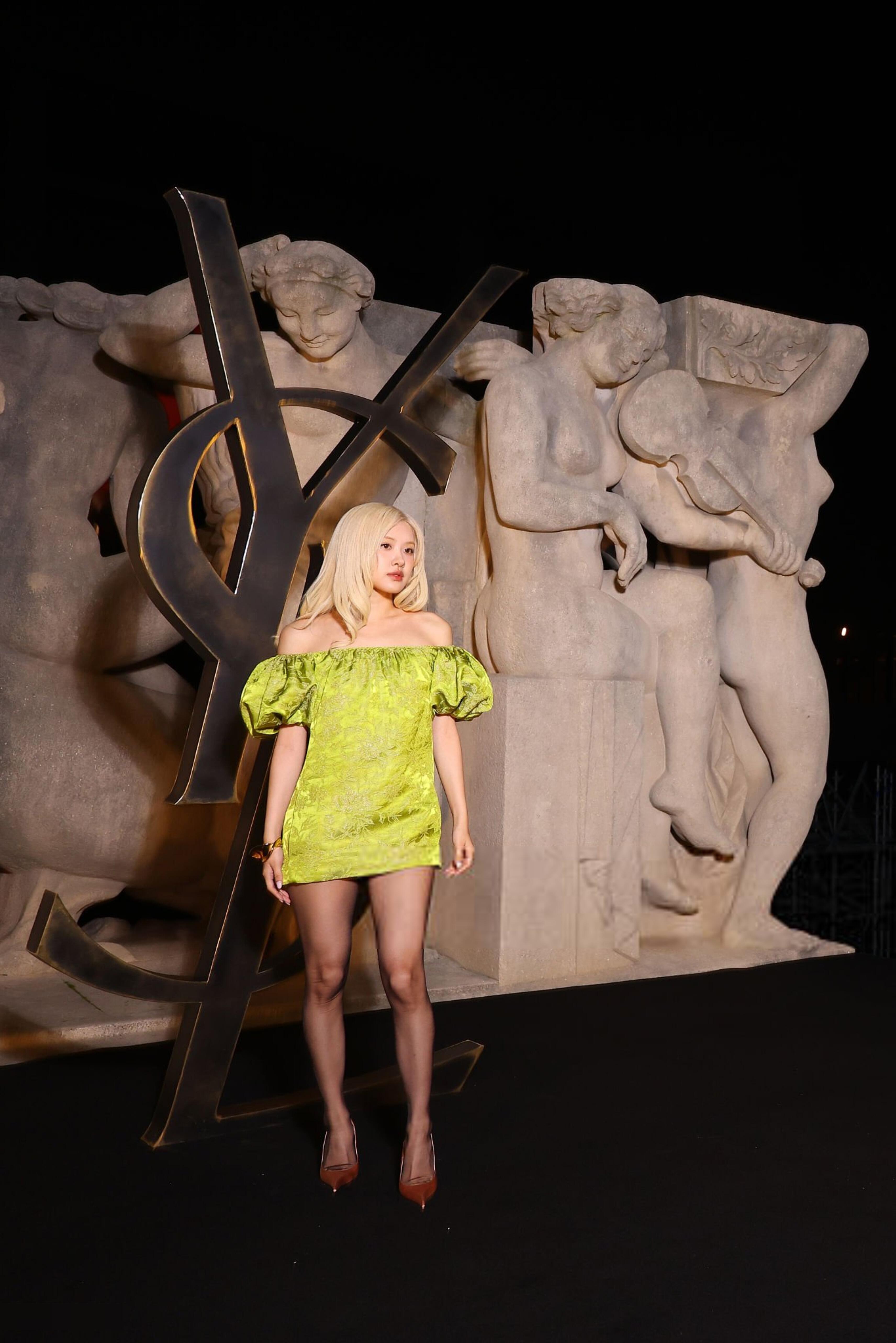 ROSÉ 朴彩英 x 亮相巴黎时装周 