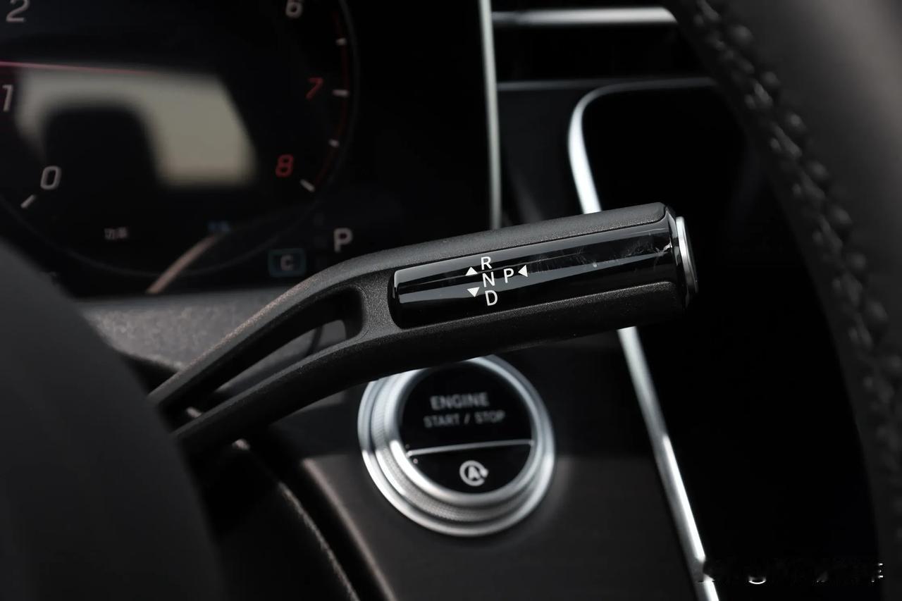 近年来，怀档设计在汽车中日益普及，背后反映了用户需求与汽车设计理念的转变。与传统