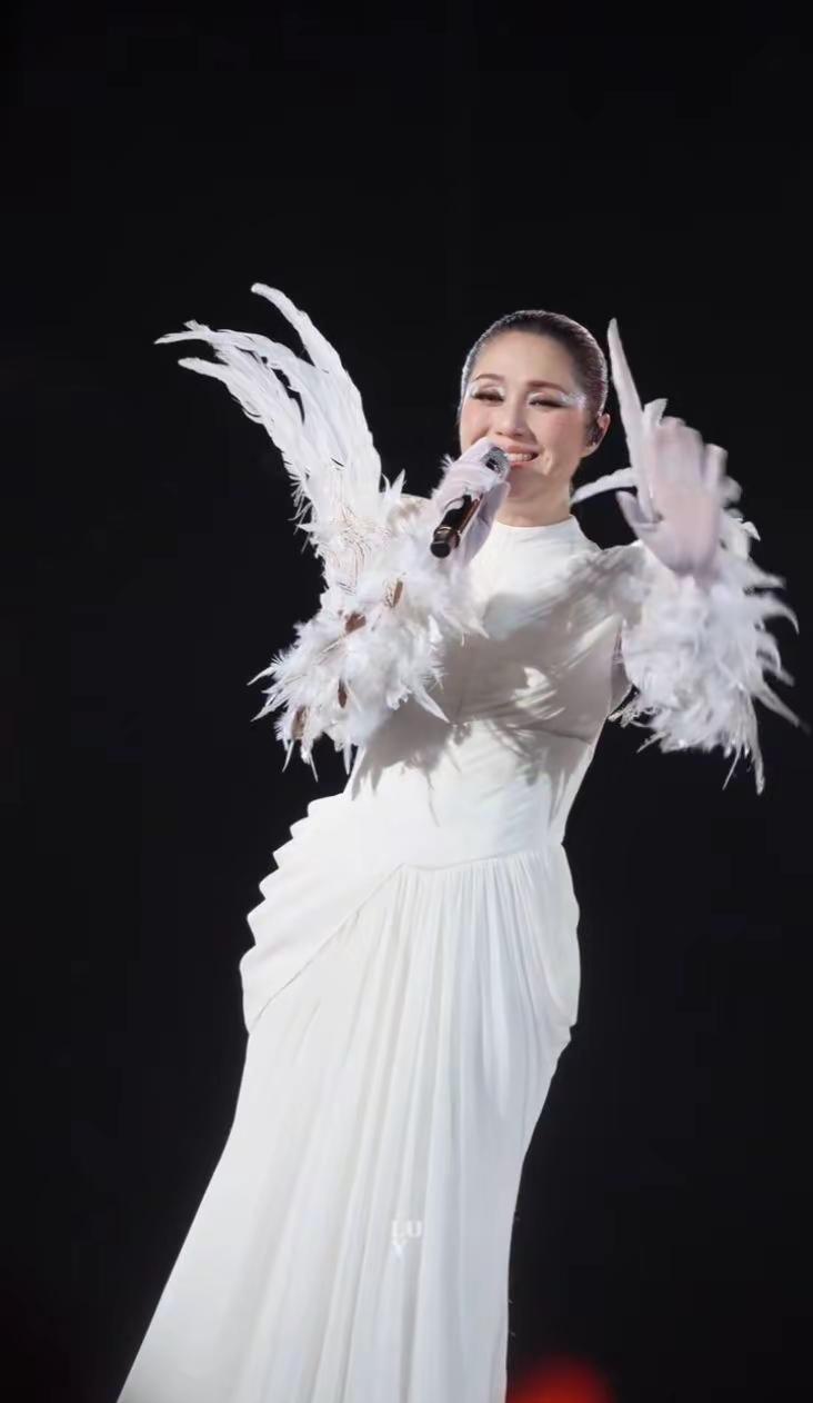 我没有温柔，唯独有这点英勇好座位就上纷玩岛杨千嬅广州前奏一响拾起多少人的回忆