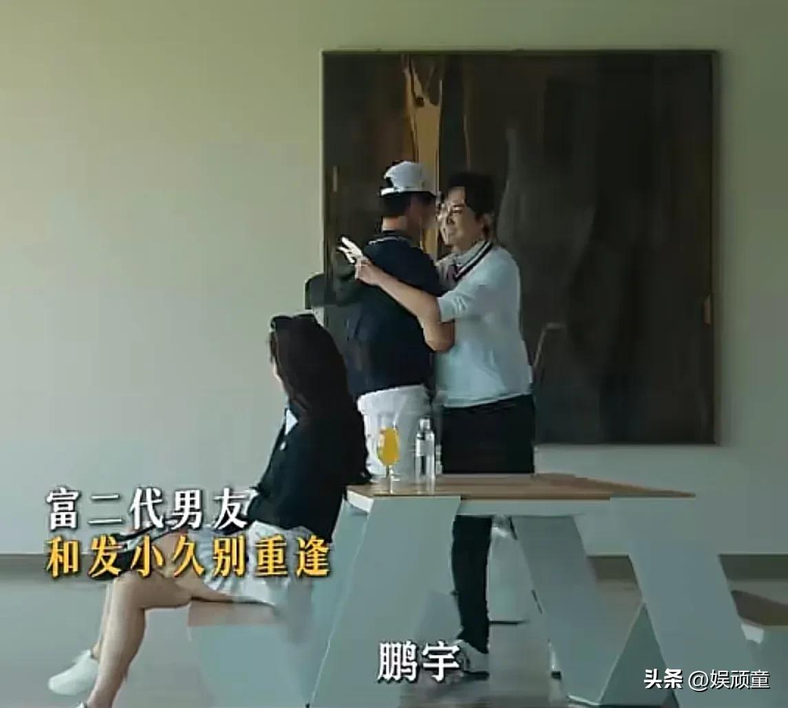 袁珊珊饰演的白靚靚，前一秒还与男友恩爱，转头就收到男友好友发来的房间号，她没有犹