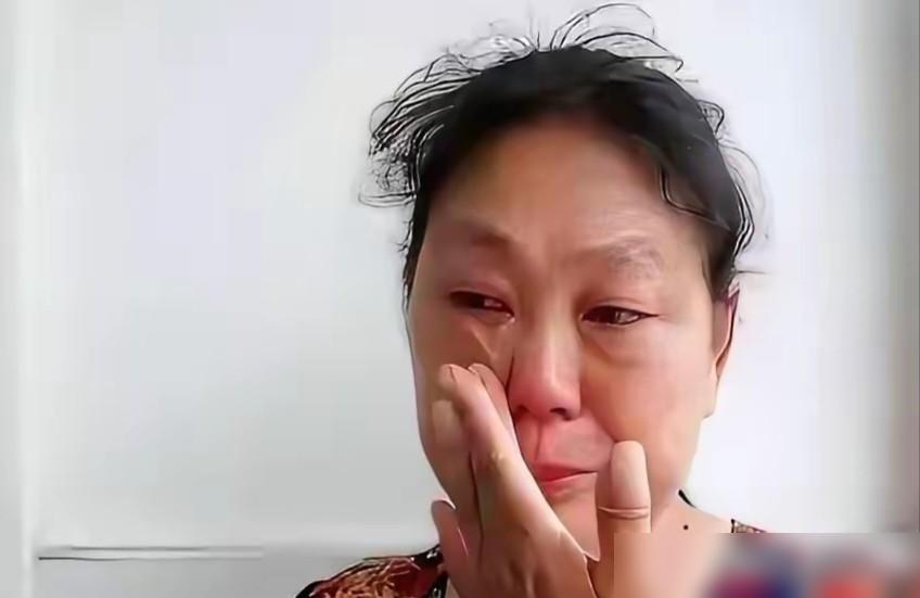 见多了“坑爹”“坑妈”，“坑儿子”的还是少见，上海一阿姨用儿子的微信在小区群发“