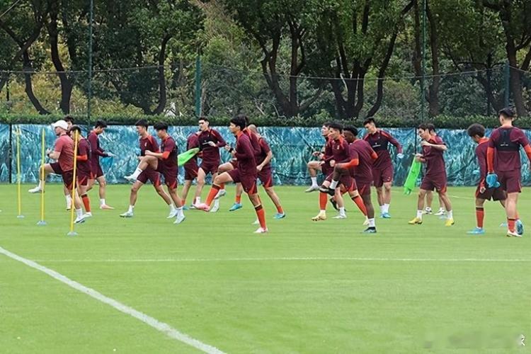 据《北青体育》报道，国足10月6日16点抵达阿德莱德，18点半左右进行抵达客场赛