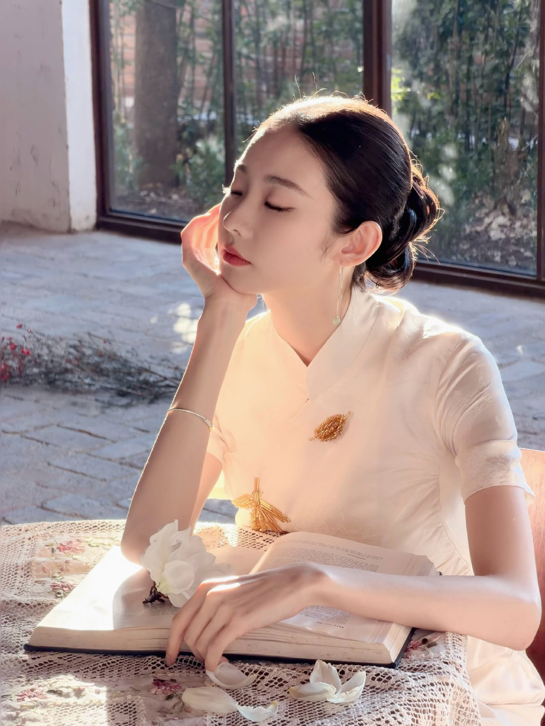 张艺凡好像大家族的嫡长女张艺凡演民国剧我一定看张艺凡这气质就是天生的大家族嫡长女