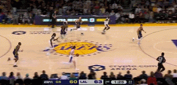 NBA赛场镜头：里夫斯的传球是真的没谱！
  传球的功力展现一个人的球商！
  