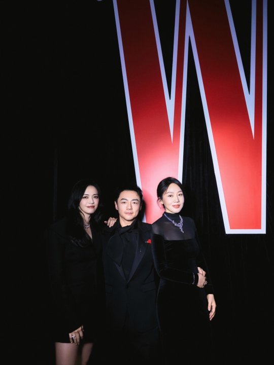 娱乐[超话]姚晨晒了好多合照姚晨发了好多合照 ​姚晨发了好多在W庆典的合照！这样