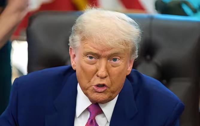 3个月前特朗普逼中国买高价油，3个月后求着中国接盘还降价，这脸打的

特朗普这几