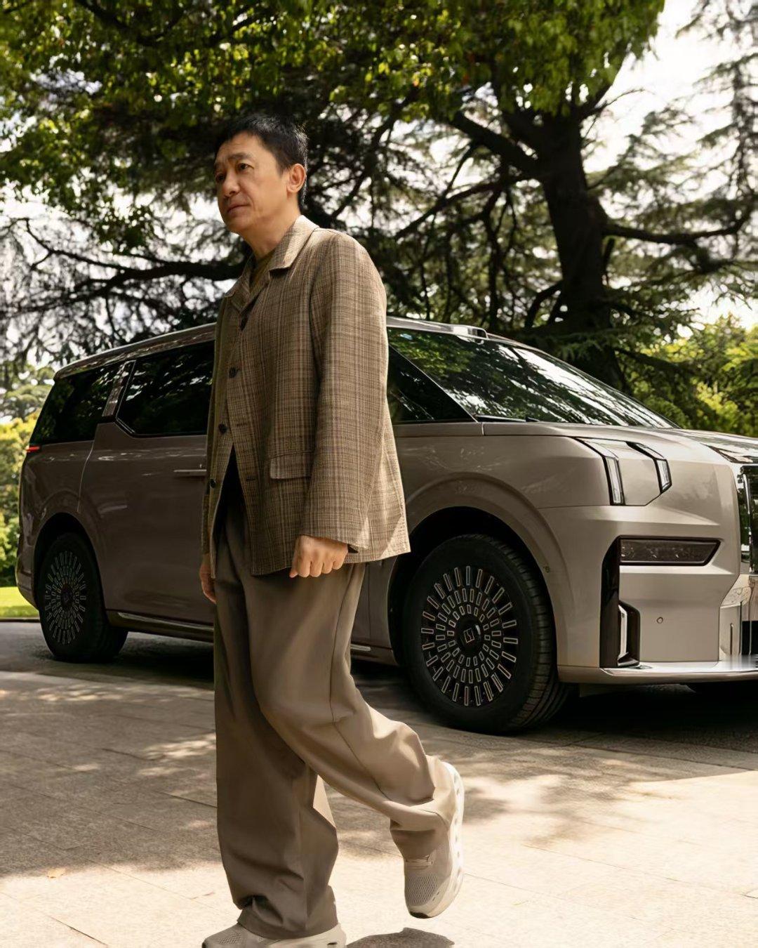 顶流明星的选择从来不是偶然，梁朝伟的倾情搭乘再次印证：能超越极氪009的，只有焕