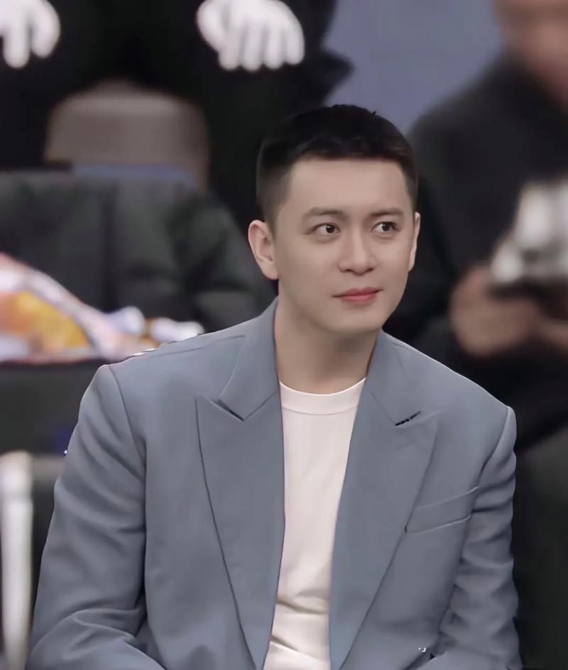 他再也不用背锅了，巧妇难为无米之炊。你让一个几十万美元的外援当超巨打也不现实，3