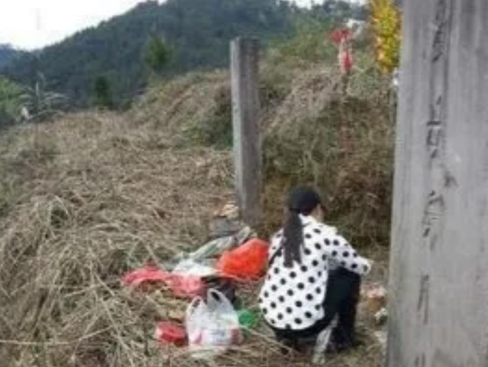 2006年，广西一女子给丈夫上坟的时候，竟然听到坟里传出丈夫的呼喊声，女子壮着胆