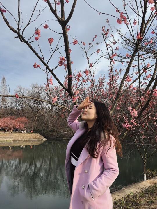 是粉红的花花和粉粉的我🌸