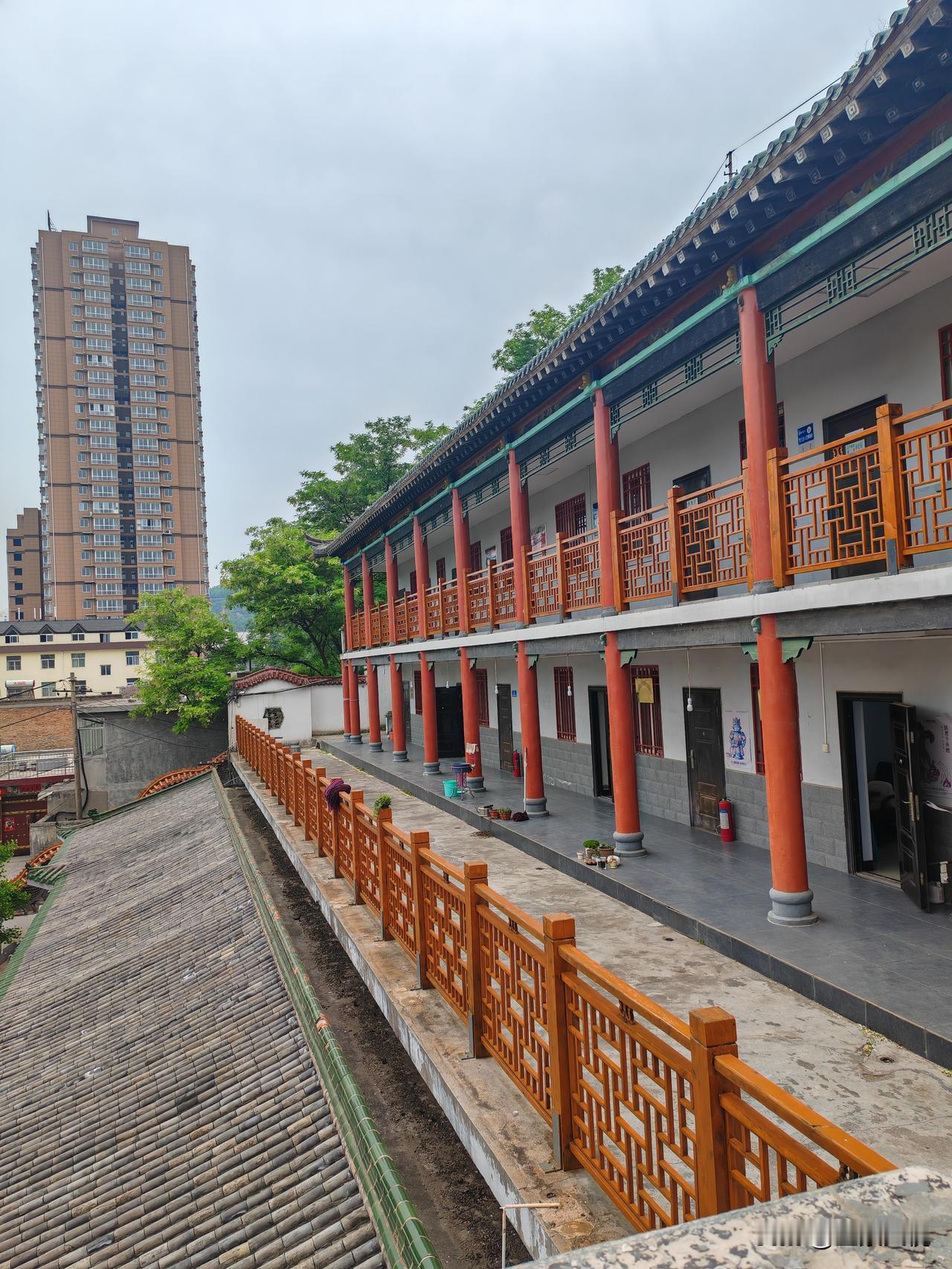 铜川市印台区文化馆每周都有秦腔自乐班排练，我住在楼上，能清晰听到响亮的声音。
我