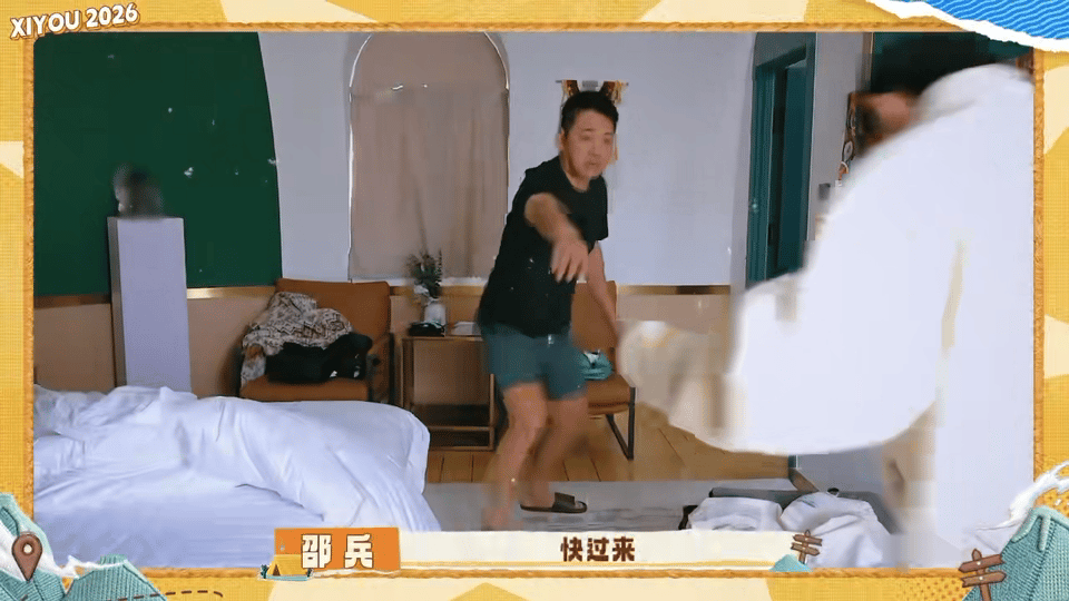 邵兵拉着马嘉祺到厕所换衣服 邵兵直接把马嘉祺拽进厕所换衣服，又急又利索，任务赶时