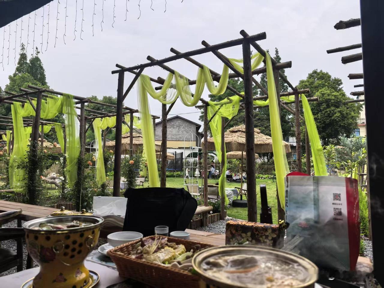 我已经找不到那一本书了，但我的记忆特别清晰。

1992年的初夏，阳光还不那么灼